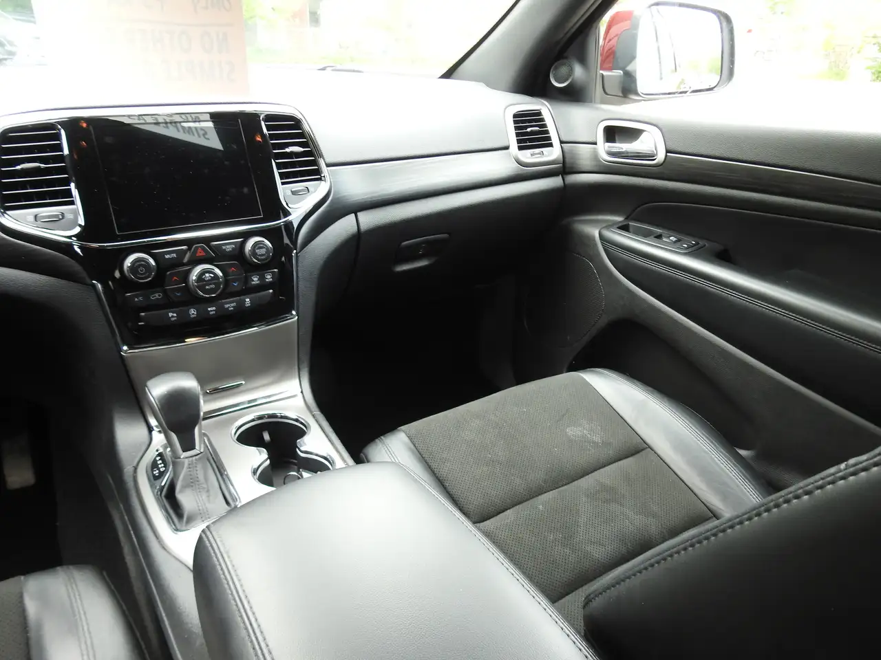 Jeep Grand Cherokee снимка Jeep Grand Cherokee