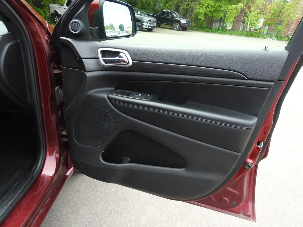 Jeep Grand Cherokee снимка Jeep Grand Cherokee