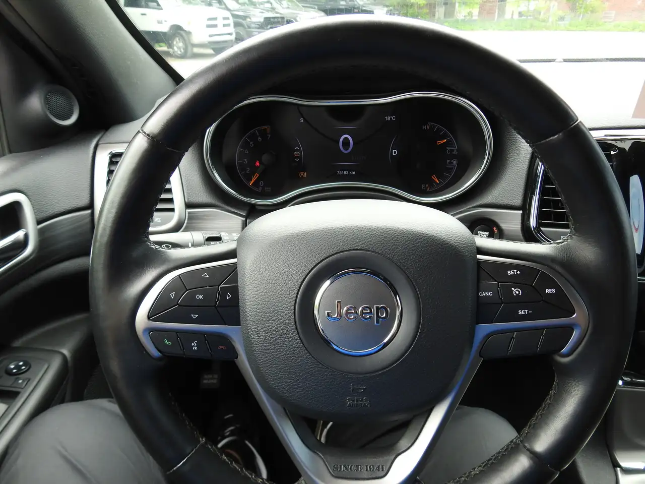 Jeep Grand Cherokee снимка Jeep Grand Cherokee