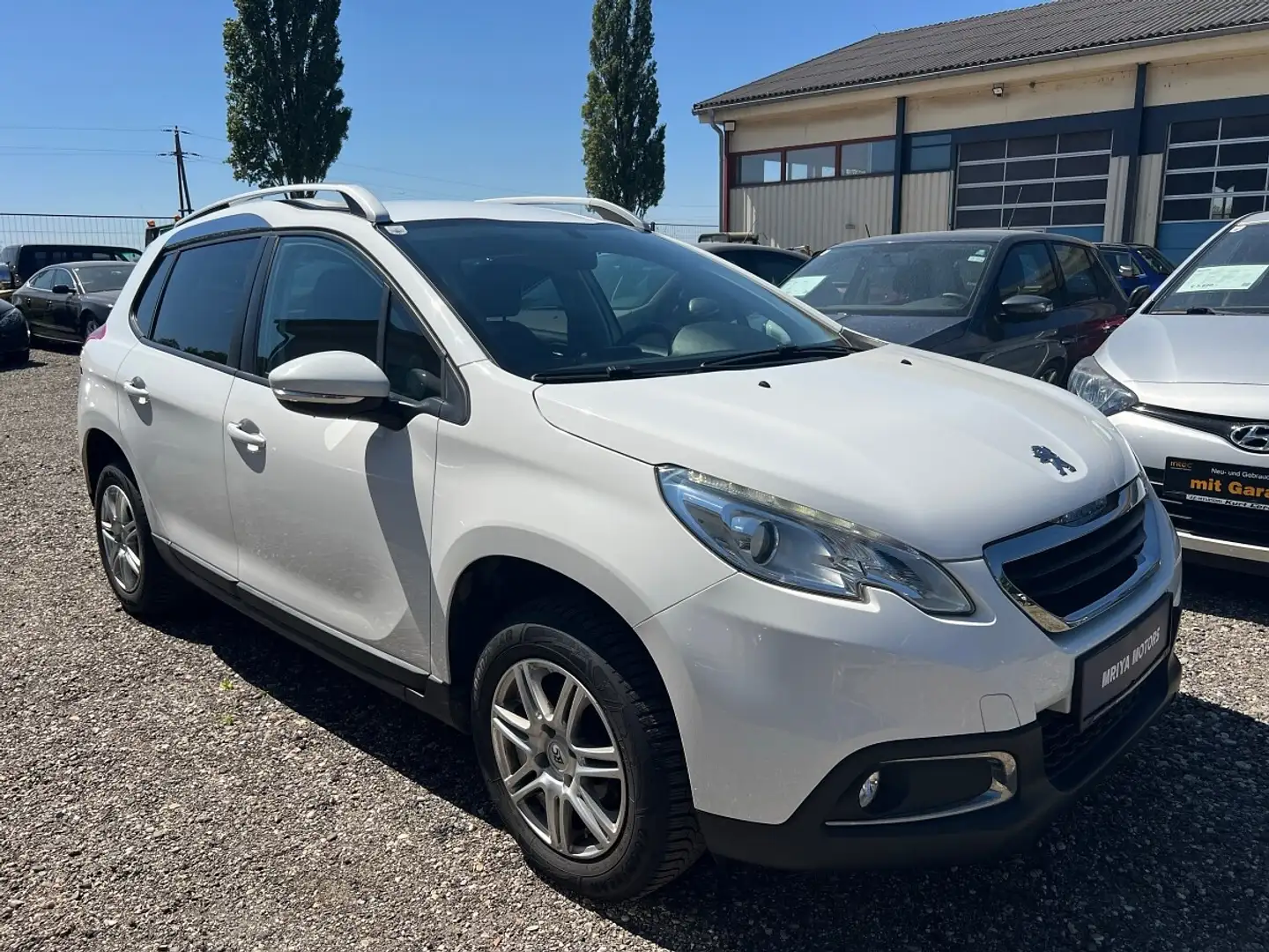 Peugeot 2008 1,2 VTi Active | Erstbesitz | SUV-Komfort | Tem... Weiß - 2