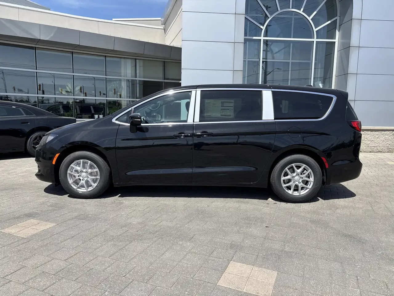 Chrysler Grand Caravan снимка Chrysler Grand Caravan