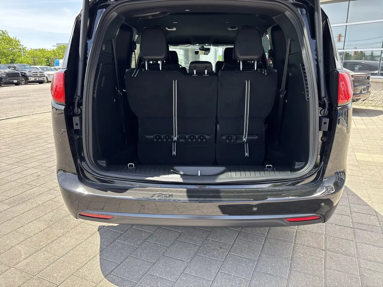 Chrysler Grand Caravan снимка Chrysler Grand Caravan