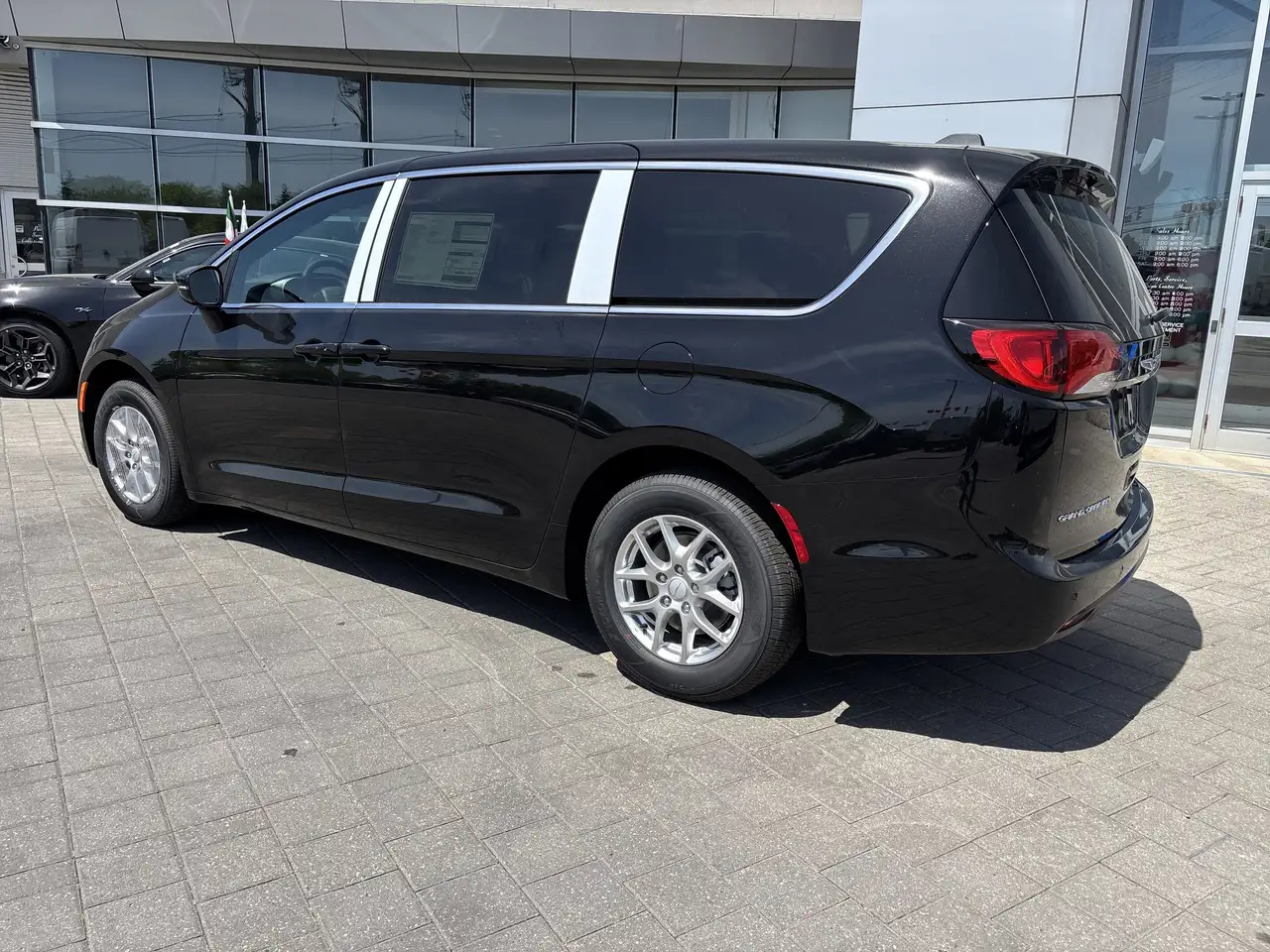 Chrysler Grand Caravan снимка Chrysler Grand Caravan