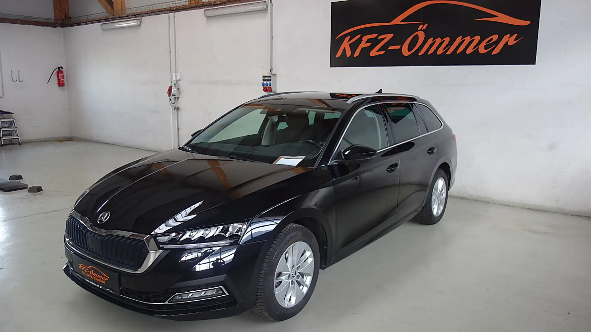 Skoda Octavia Combi 2,0 TDI,Virtual,Kamera,Navi,SHZ,AHK vorb. Schwarz - 1