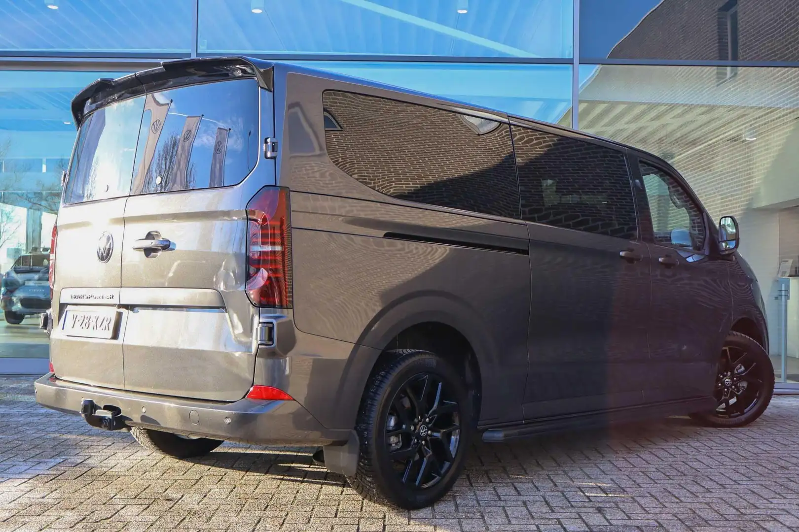 Volkswagen Transporter 2.0 TDI 150pk AUT L2H1 D.C. Style | 19" Velgen | T Gris - 2