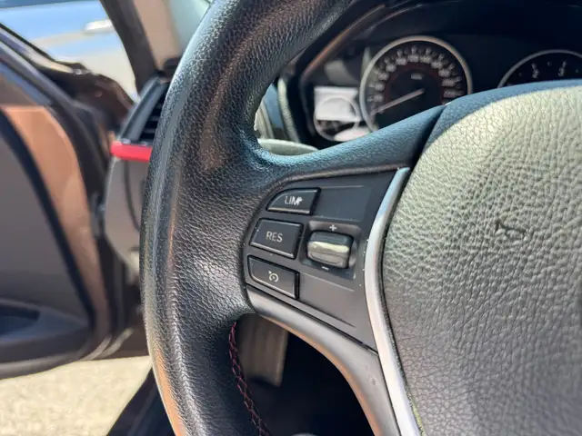 BMW 3 Series view 15