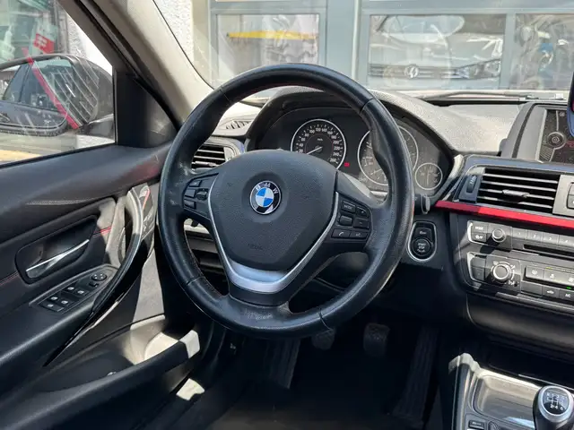 BMW 3 Series view 12
