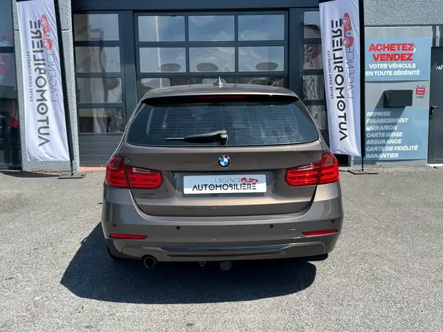 BMW 3 Series view 4
