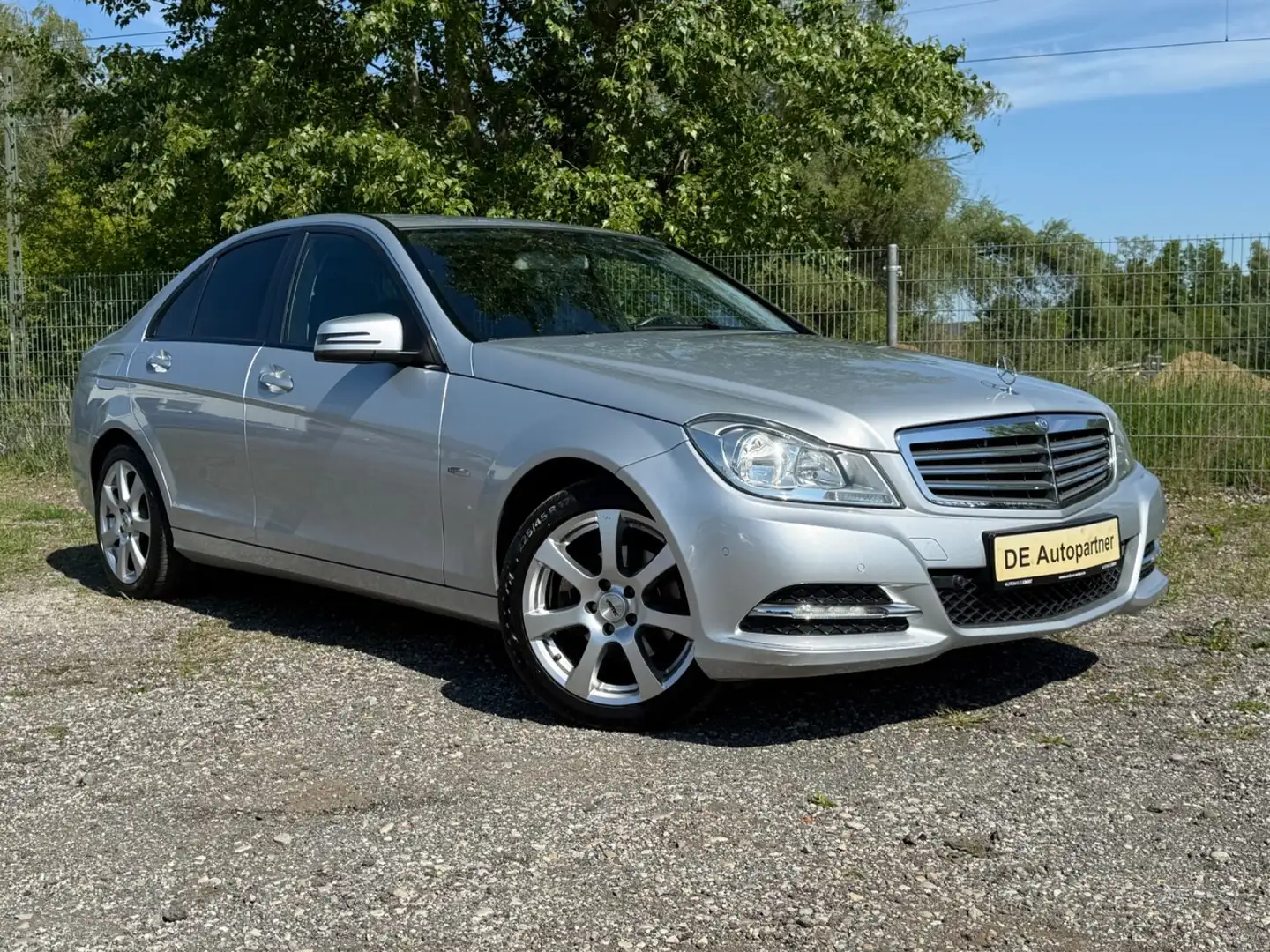 Mercedes-Benz C 180 CGI BlueEfficiency*BT*Navi*AHK* 8-fach Silber - 2