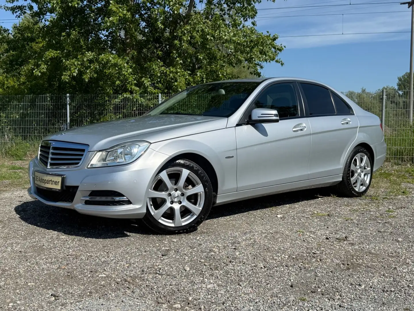Mercedes-Benz C 180 CGI BlueEfficiency*BT*Navi*AHK* 8-fach Silber - 1
