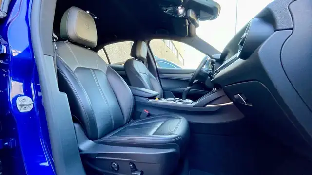 Alfa Romeo Stelvio view 13