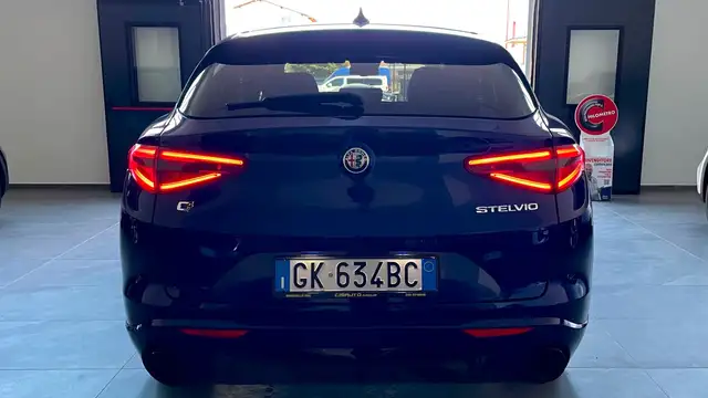 Alfa Romeo Stelvio view 8
