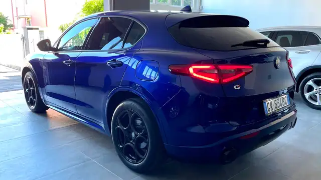 Alfa Romeo Stelvio view 7
