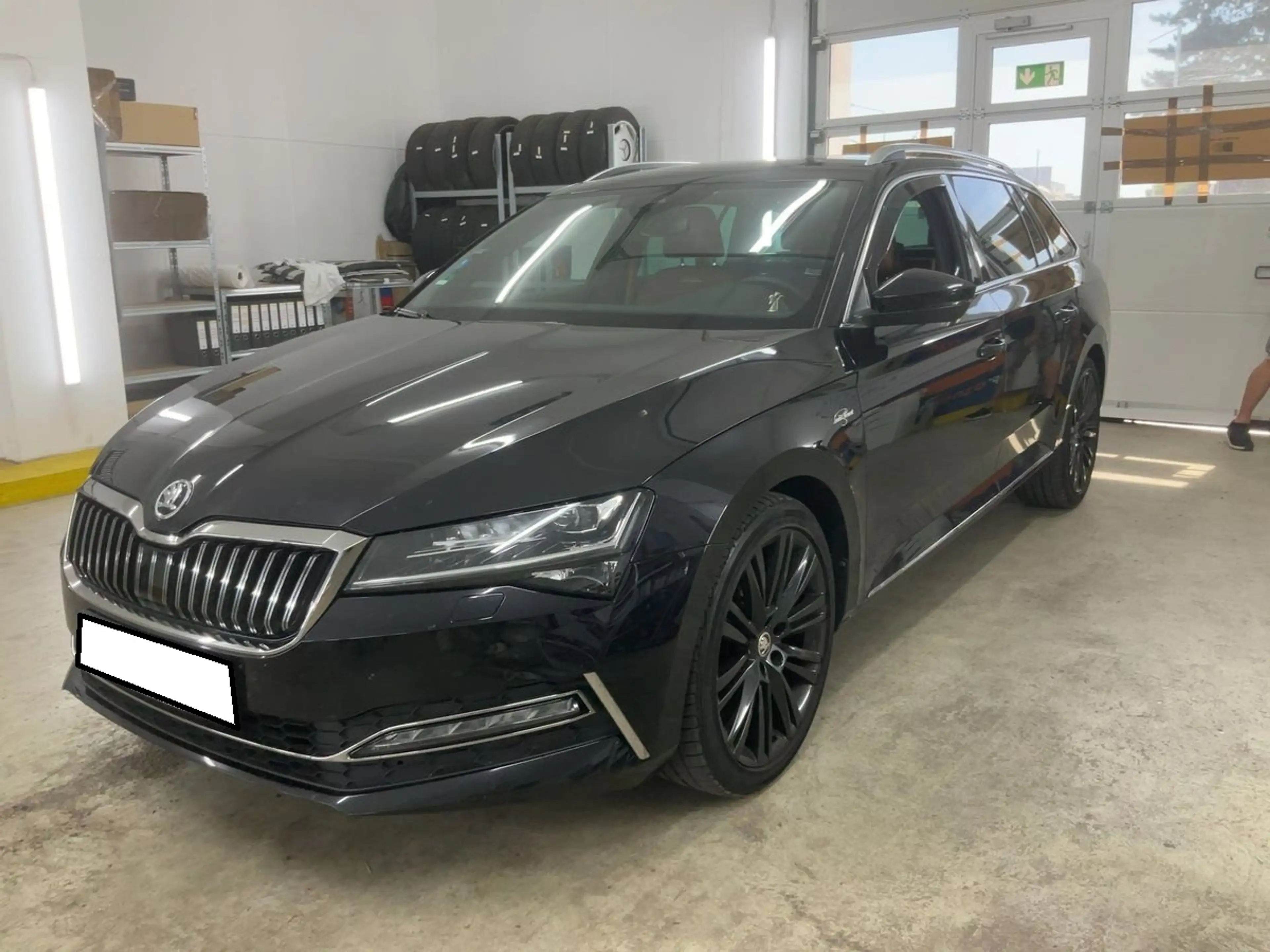 Skoda Superb 2.0 TDI 4x4 DSG L&K AHK Standheizung Kamera — photo 2
