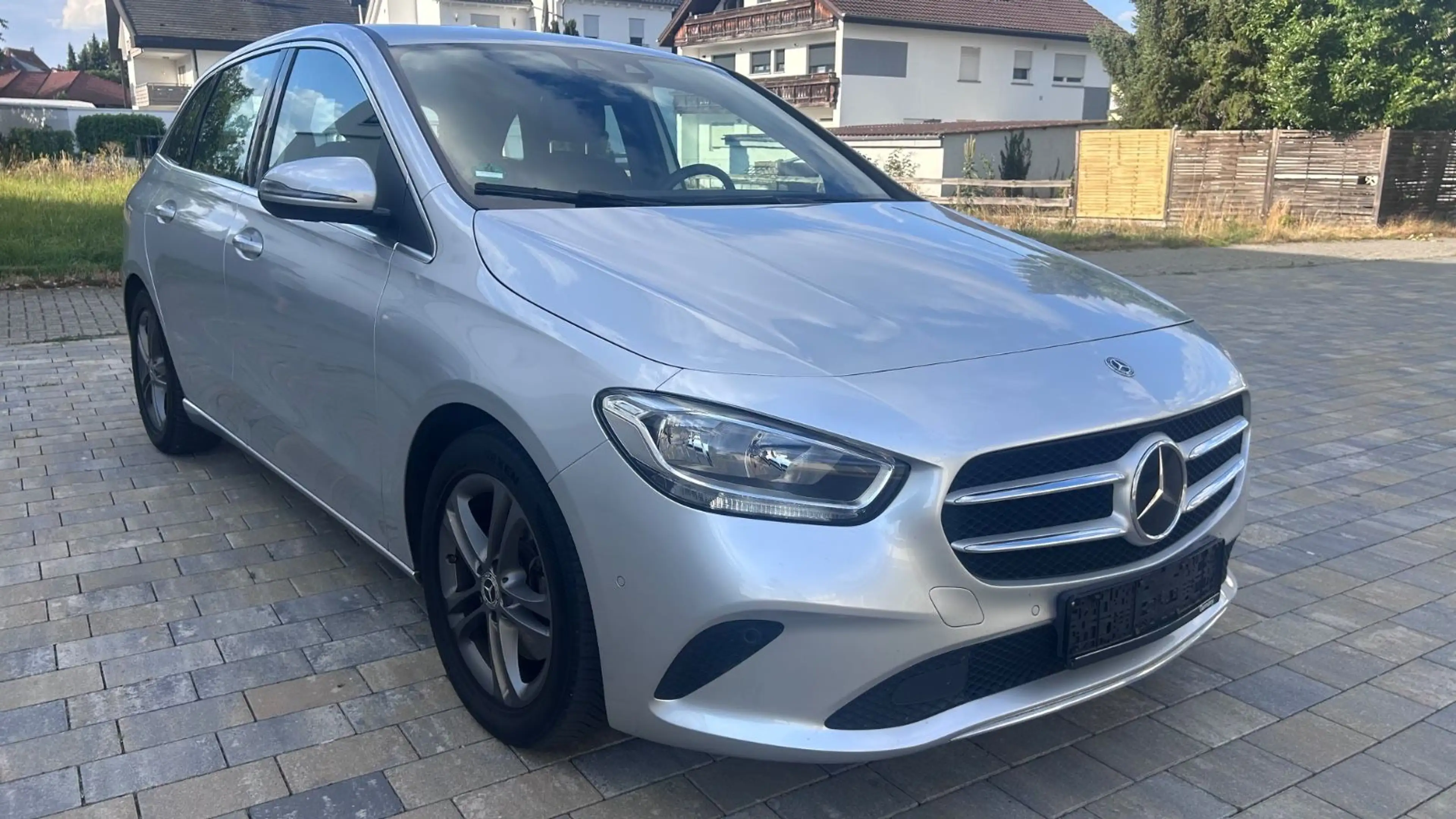 Mercedes-Benz B 220 B B 220 d — photo 2