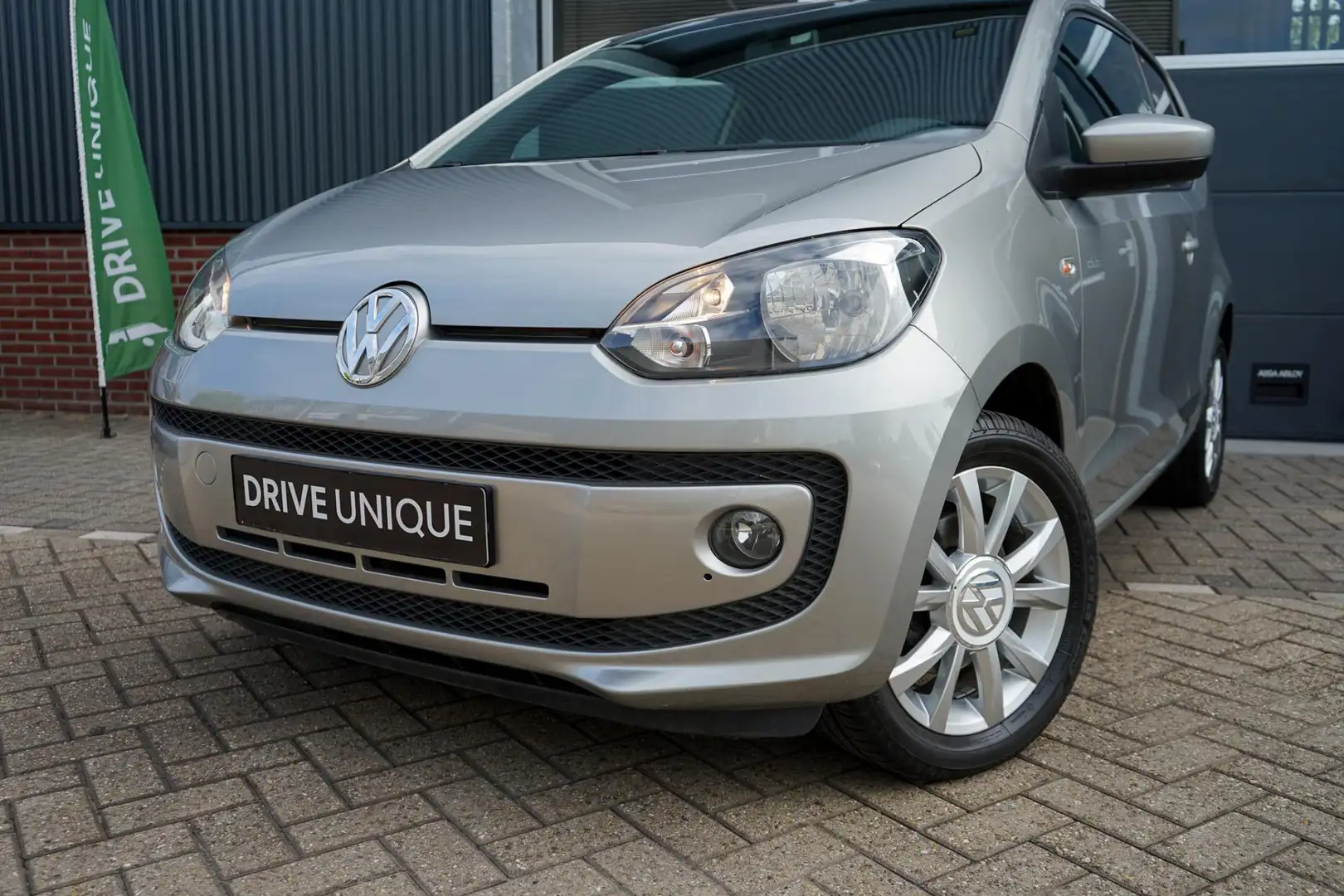 Volkswagen up! 1.0 Clup up! | Stoelverwarming | Bluetooth | Licht Grau - 2