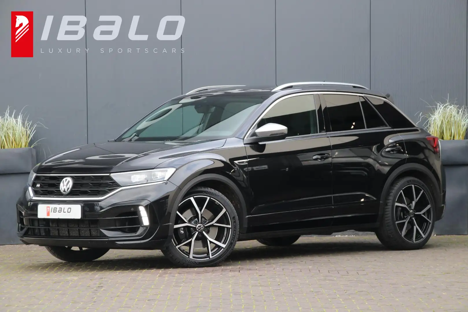 Volkswagen T-Roc 2.0 TSI 4Motion R | Trekhaak | BEATS | Pano | Zwart - 1