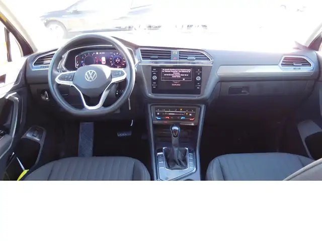 Volkswagen Tiguan Allspace view 9