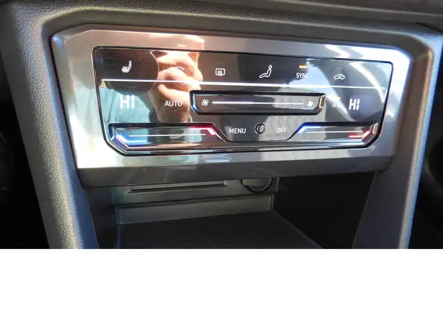 Volkswagen Tiguan Allspace view 7