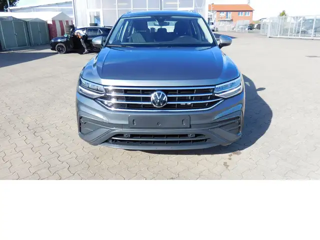 Volkswagen Tiguan Allspace view 20