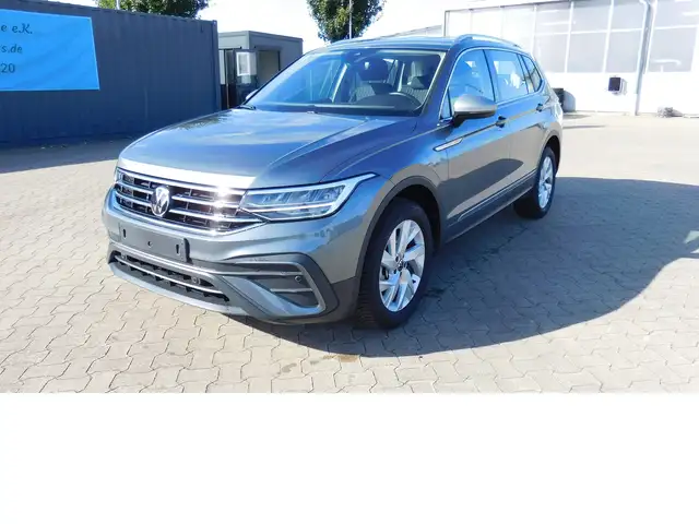 Volkswagen Tiguan Allspace view 4