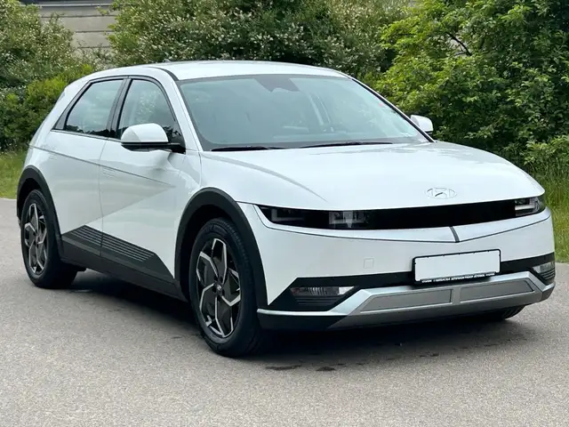 Hyundai Ioniq 5 view 3
