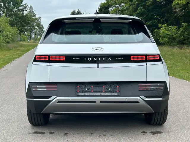 Hyundai Ioniq 5 view 6