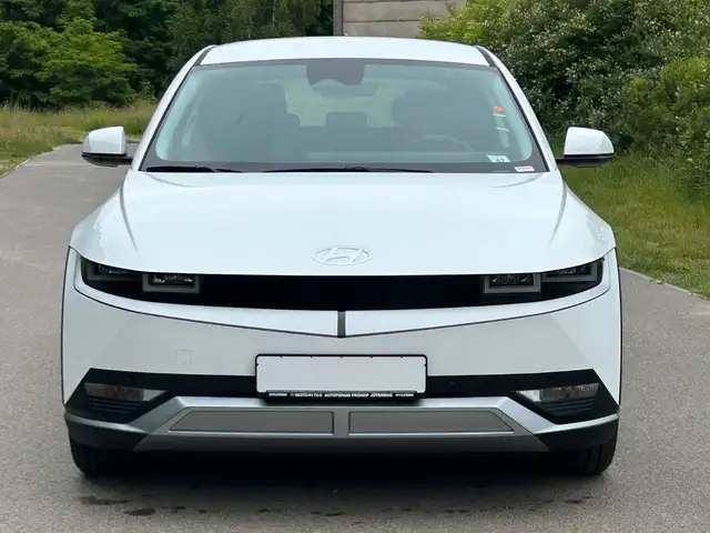 Hyundai Ioniq 5 view 2