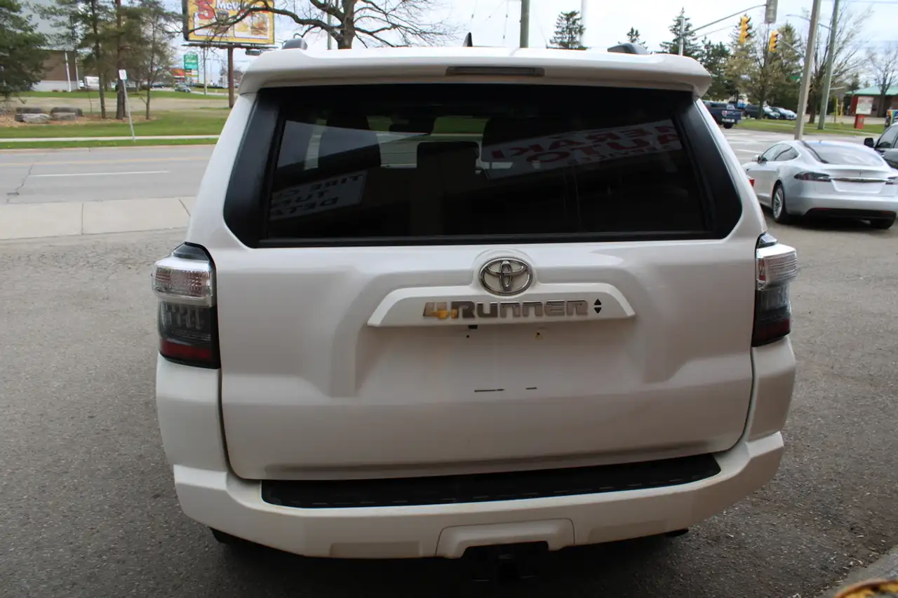 Toyota 4-Runner снимка Toyota 4-Runner