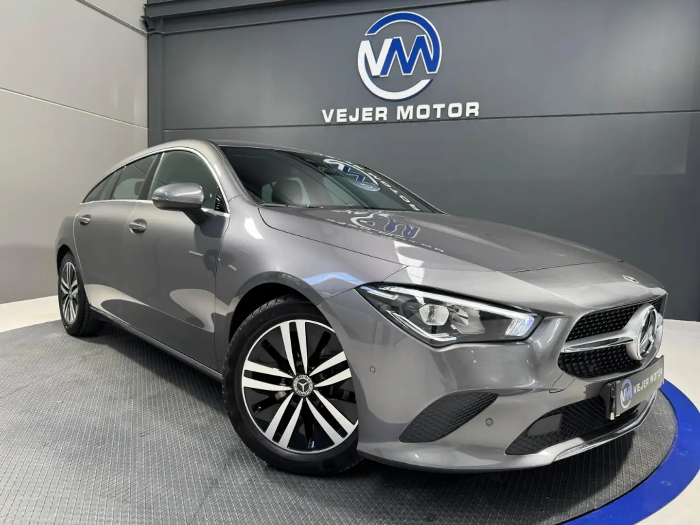 Mercedes-Benz CLA 180 d Business Line 7G-DCT Gris - 1