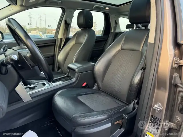 Land Rover Discovery Sport view 9