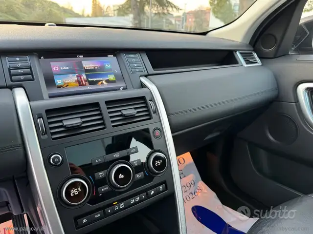 Land Rover Discovery Sport view 15