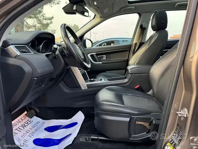 Land Rover Discovery Sport view 10