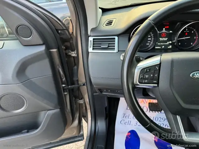 Land Rover Discovery Sport view 5