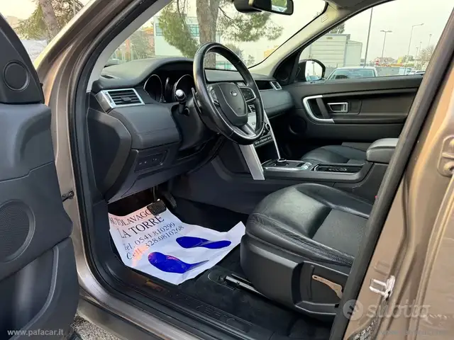 Land Rover Discovery Sport view 11