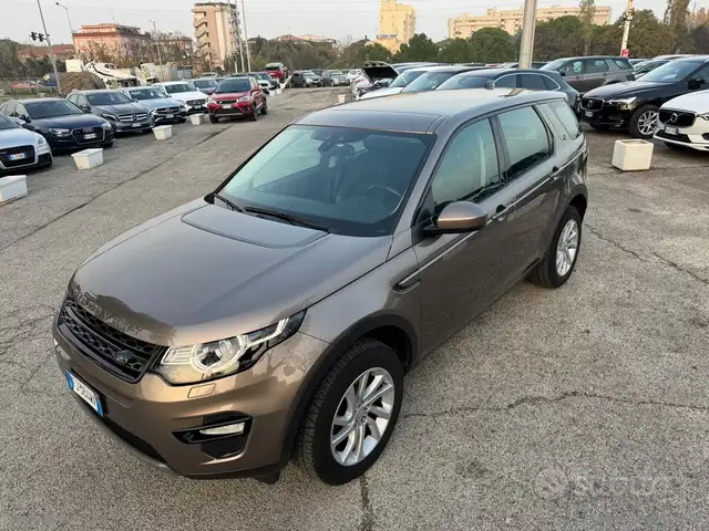 Land Rover Discovery Sport view 6