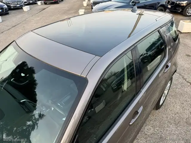 Land Rover Discovery Sport view 8