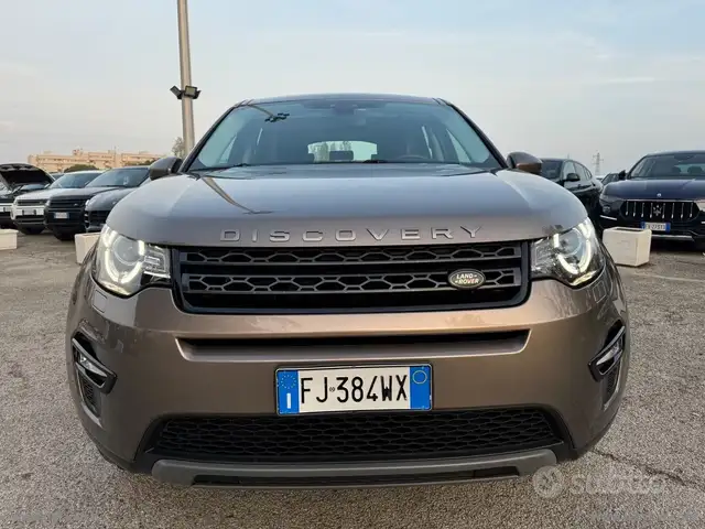 Land Rover Discovery Sport view 4
