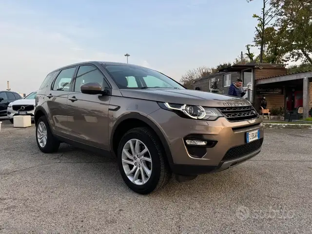 Land Rover Discovery Sport view 13