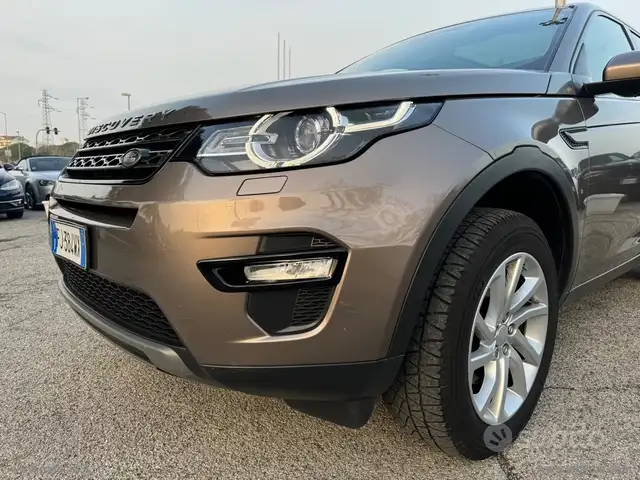 Land Rover Discovery Sport view 14
