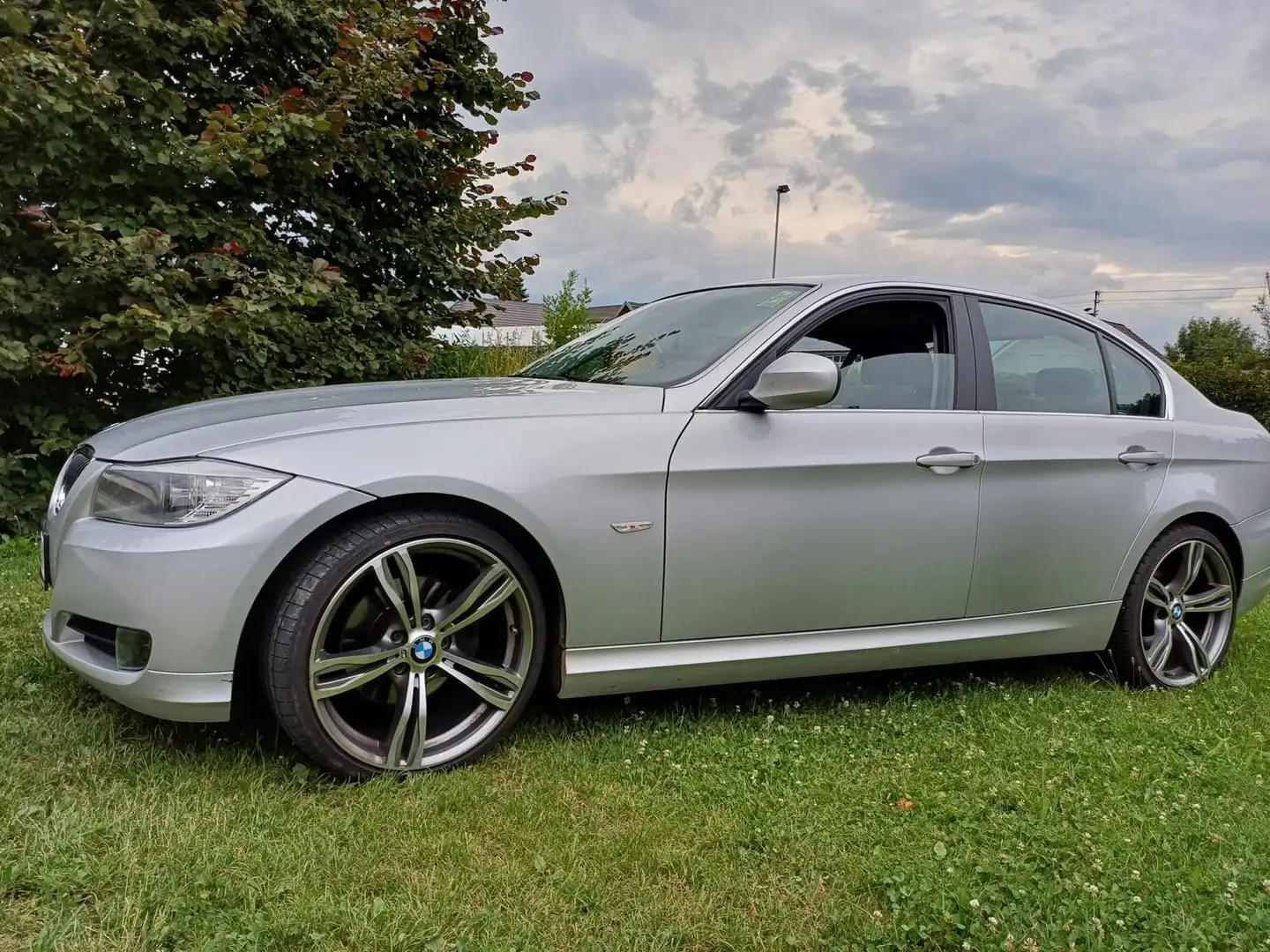 BMW 325 325i Aut. Grau - 2