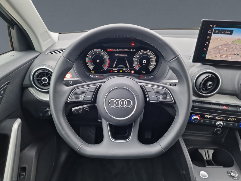 Audi Q2 30 TFSI NAVI+ AHK STHZG 18" ACC Advanced — photo 12