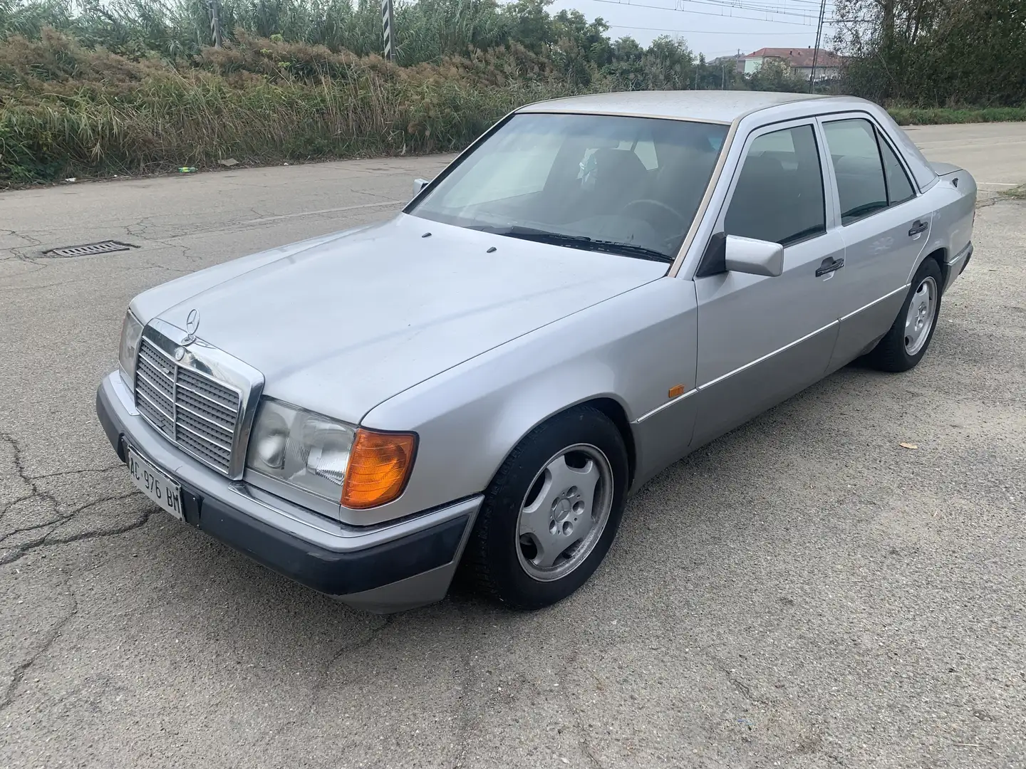 Mercedes-Benz E 200 (124) berlina STORICA - 1