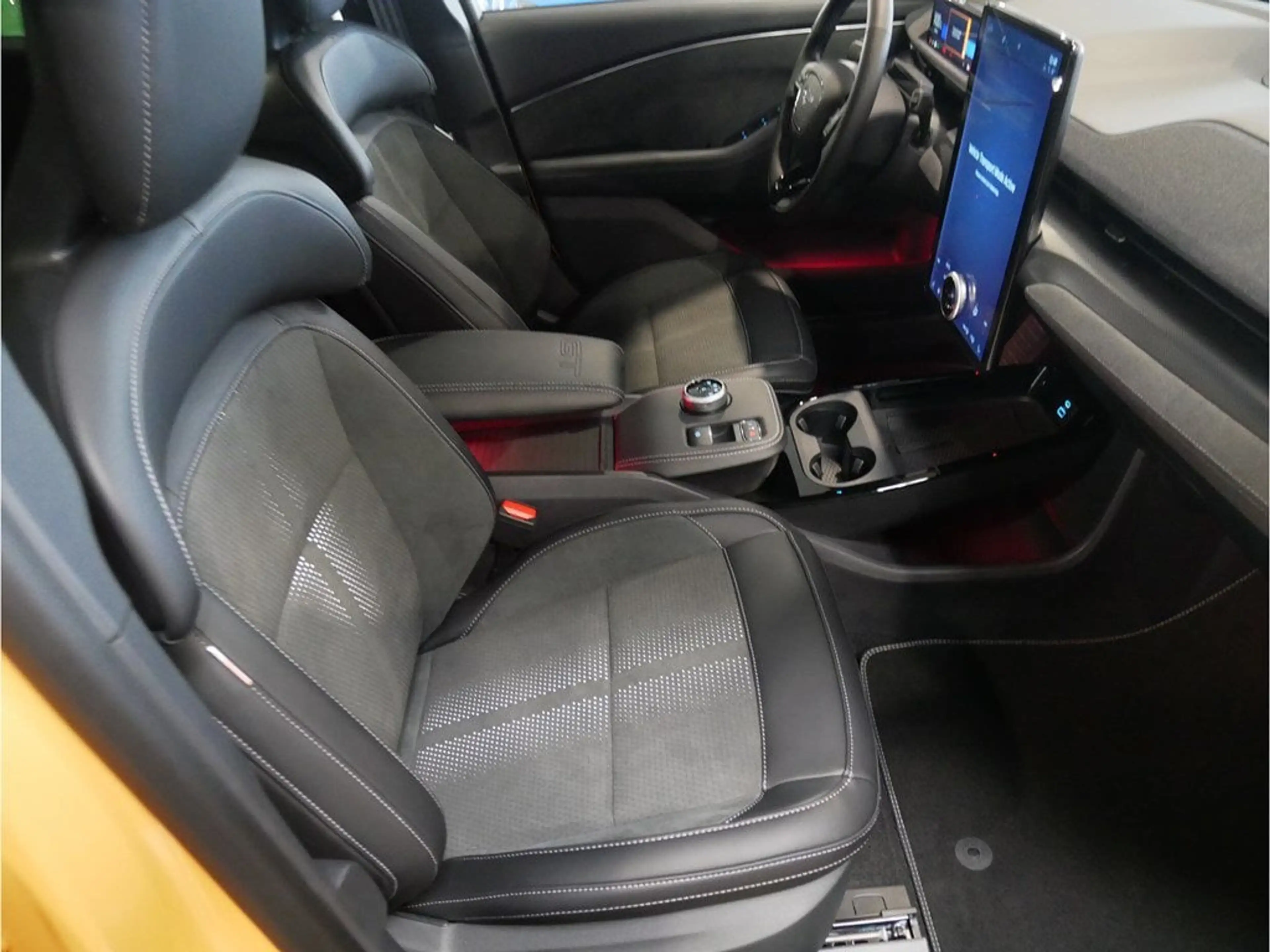 Ford Mustang Mach-E 91 kWh AWD GT — photo 5