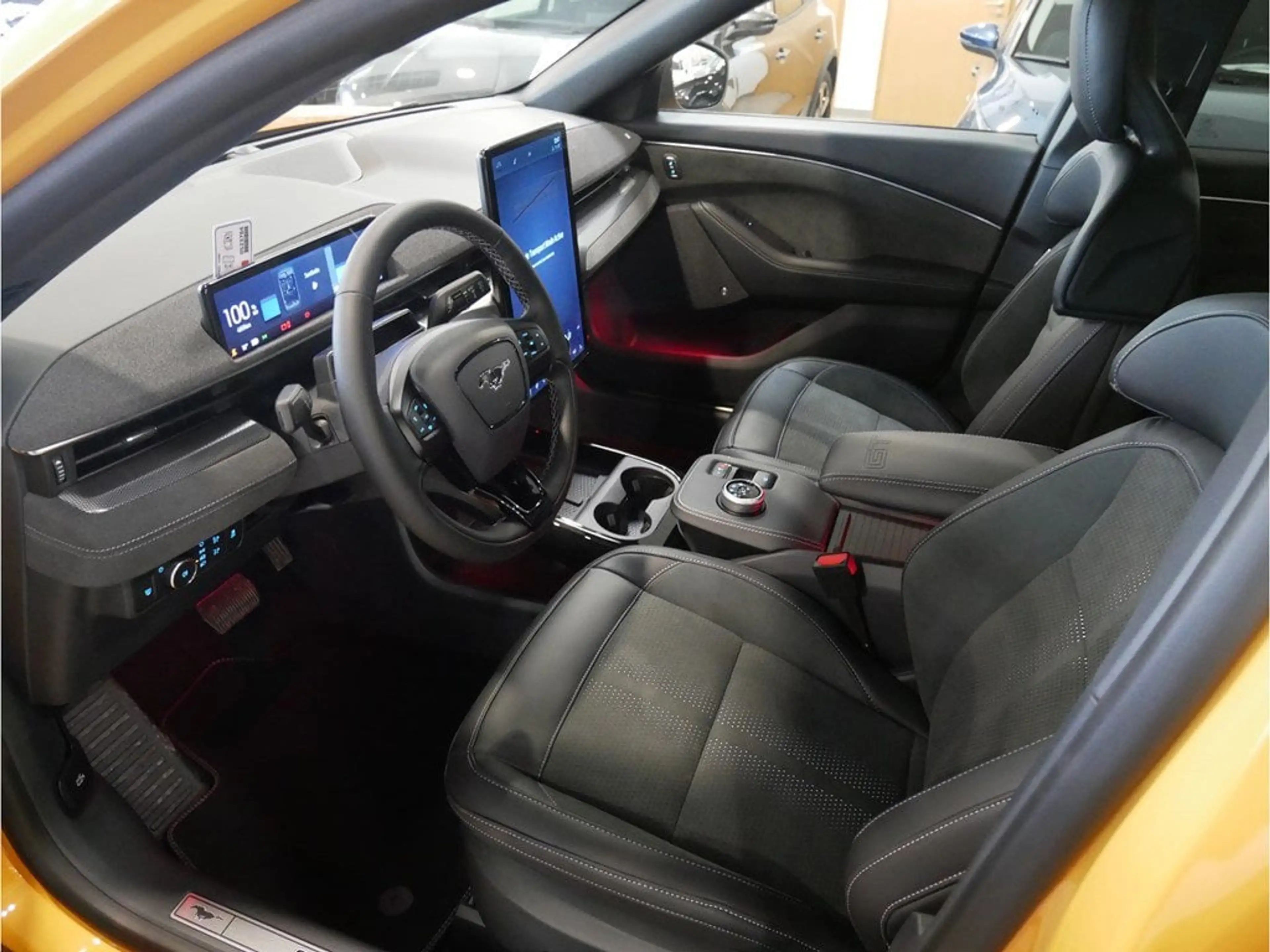 Ford Mustang Mach-E 91 kWh AWD GT — photo 3