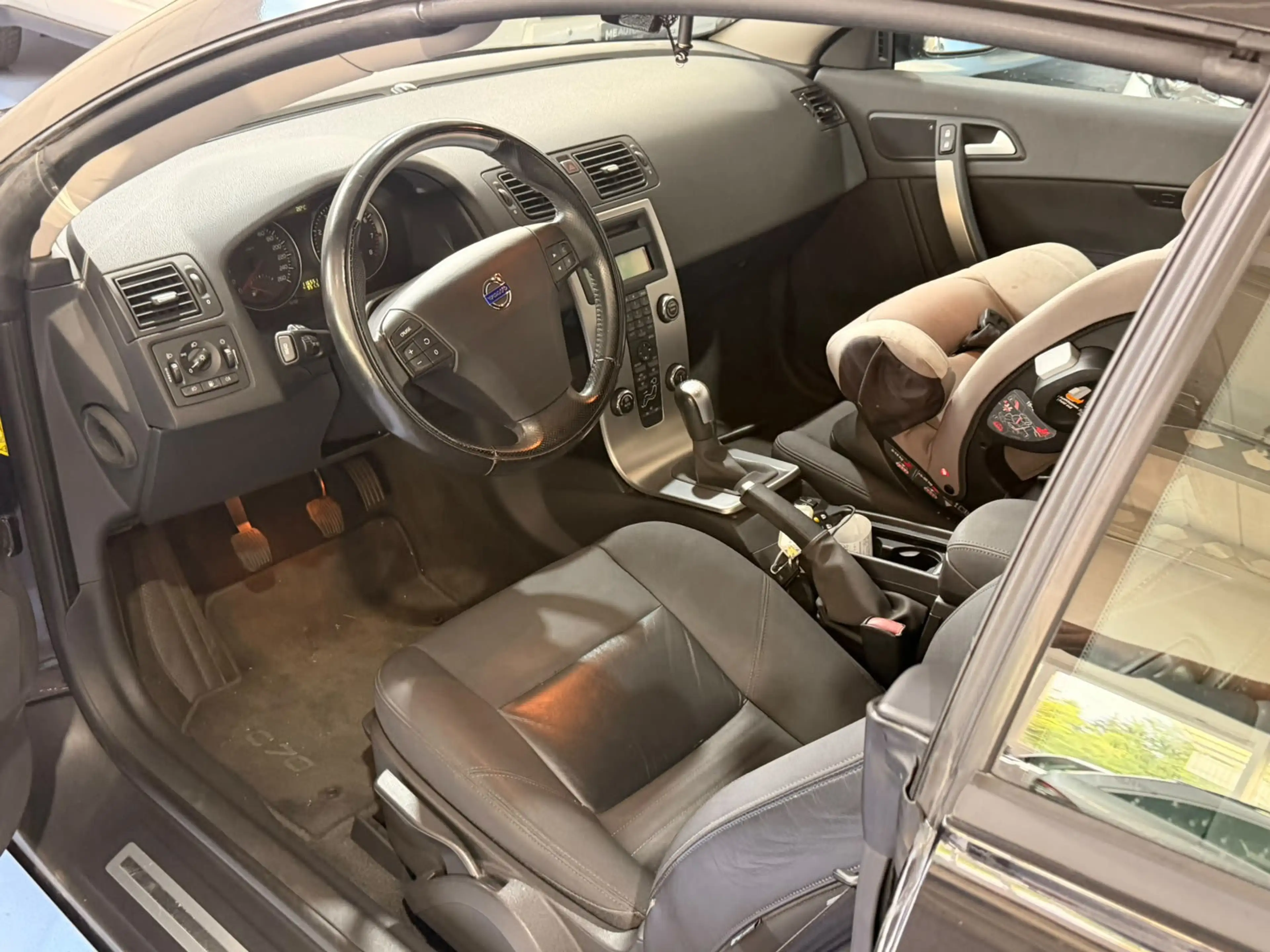 Volvo C70 Convertible 2.4 Momentum Zwitsers 1eign, netto € 9 — photo 3