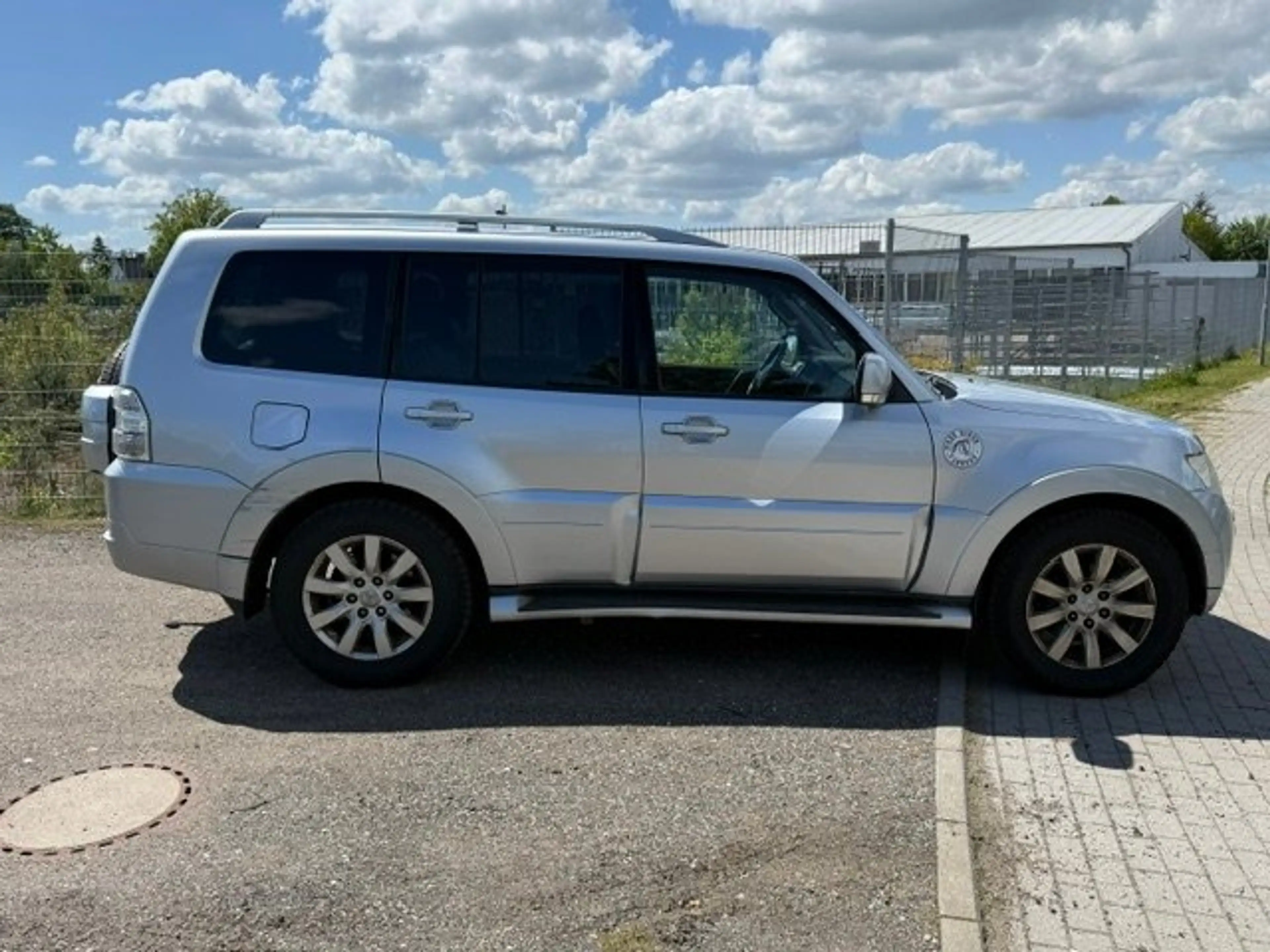 Mitsubishi Pajero 3.2 DI-D Instyle (5-trg.) — photo 13