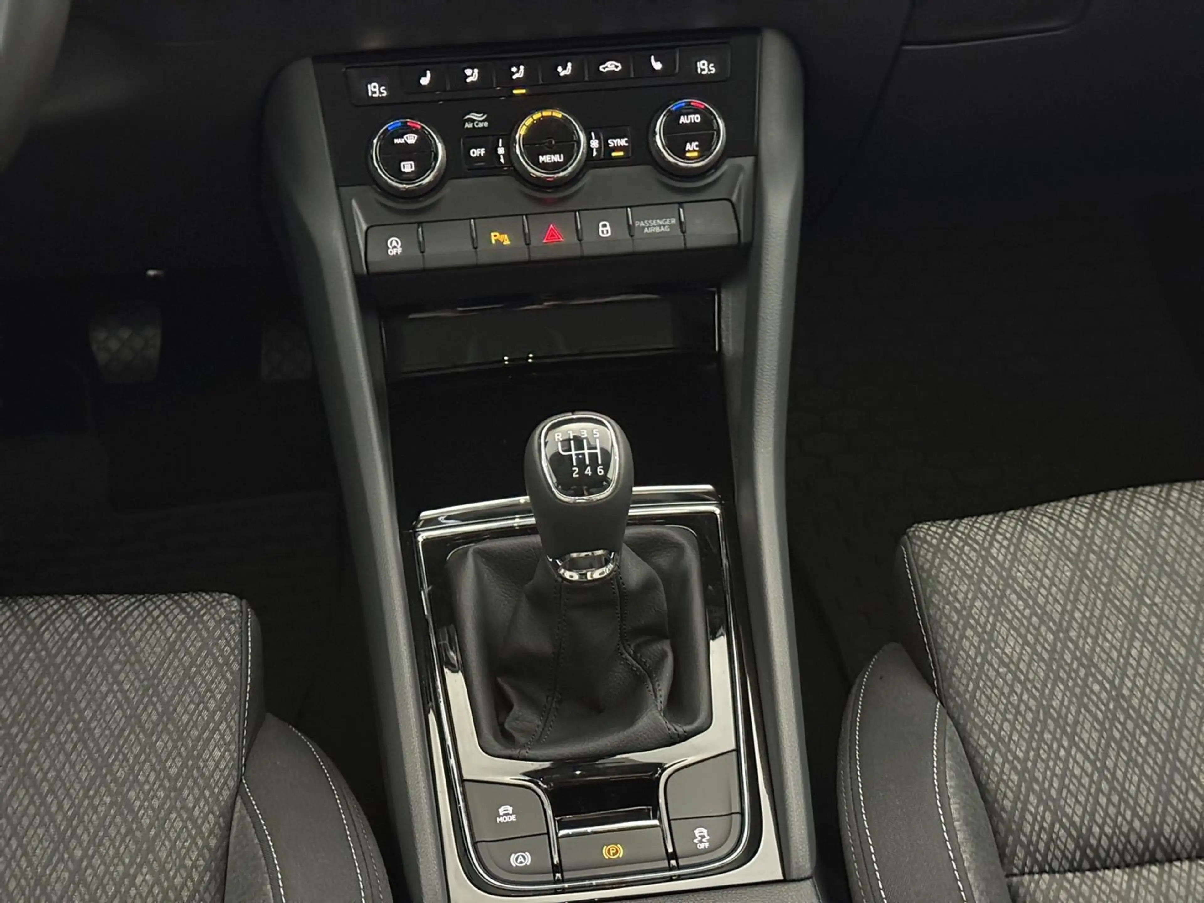 Skoda Karoq Selection TDI — photo 12