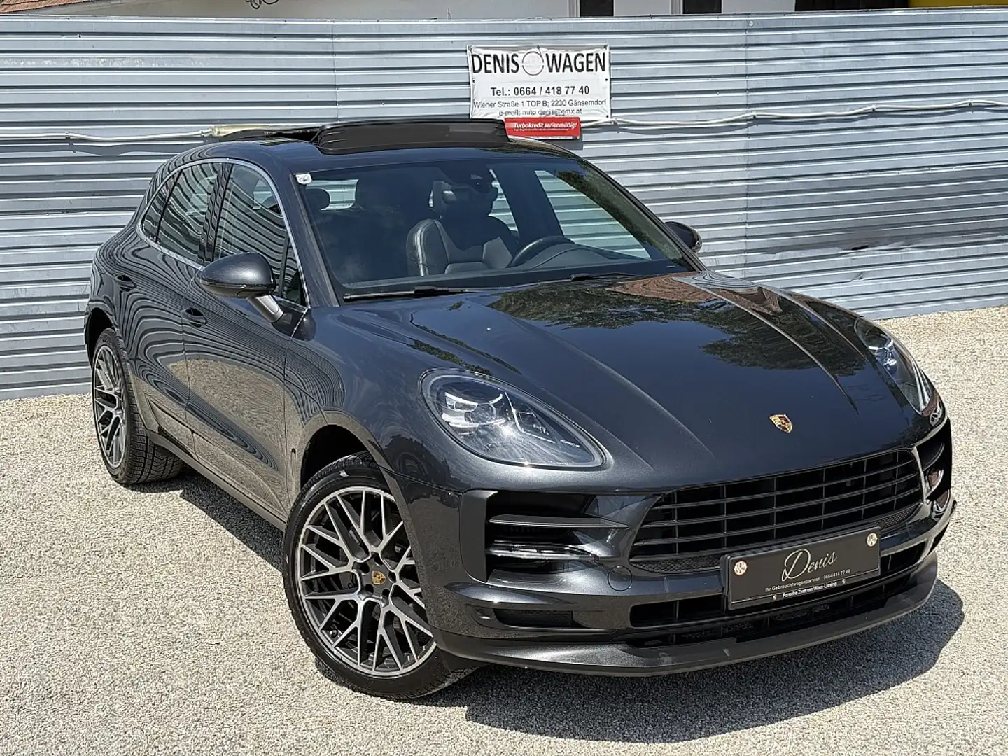 Porsche Macan Grey - 1