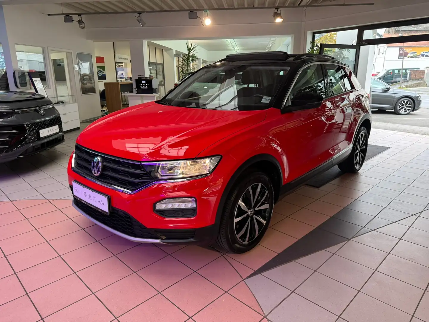 Volkswagen T-Roc 1.0 TSI Style Pano+Navi+Winter-Paket Rot - 1